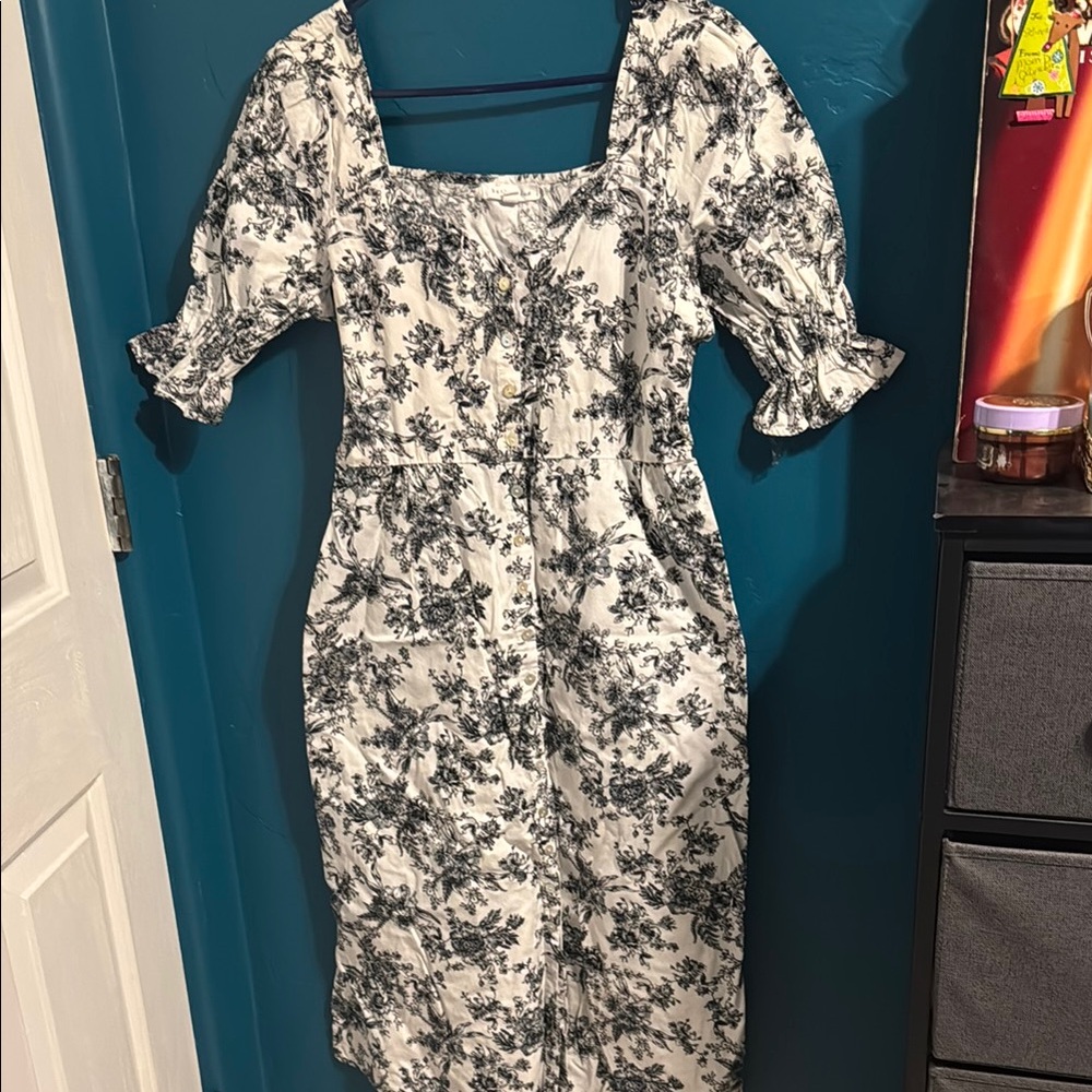 Bailey Blue Black and White Sheath Dress with Puff Sleeves